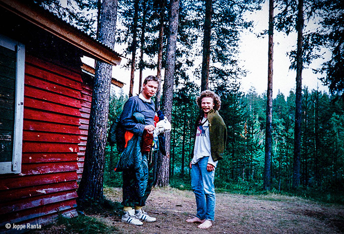 Vaellusreissun jälkeen Retun kanssa saunaan Äkäsjoen rantaan.