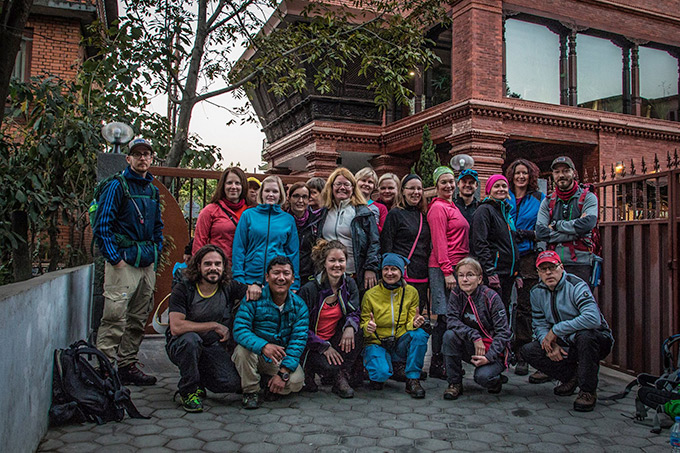 Ryhmä, joka lähtee kiipeämään Himalajalle