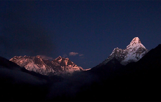 Mount Everest iltakajossa