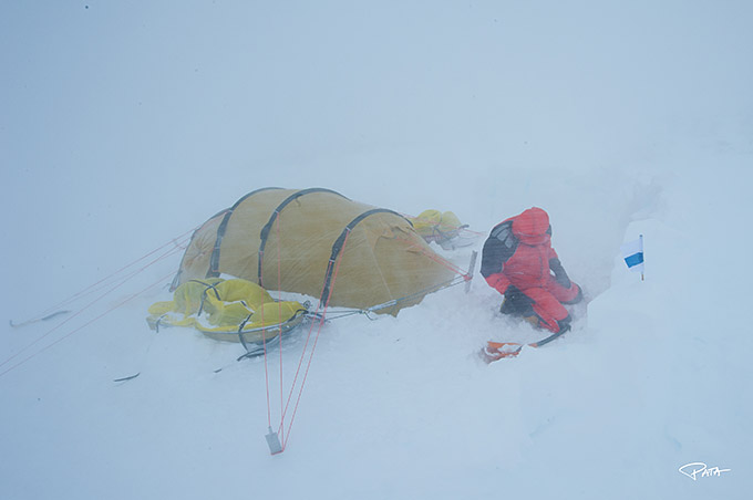 Teltta lumimyrskyssä Etelämantereella