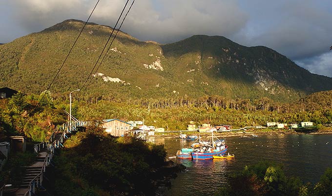 Puerto Gaviotaa ympäröivät vuoret